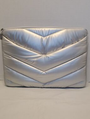 🆓️#JJ Athleta X Caraa Metallic Quilted Laptop Sleeve